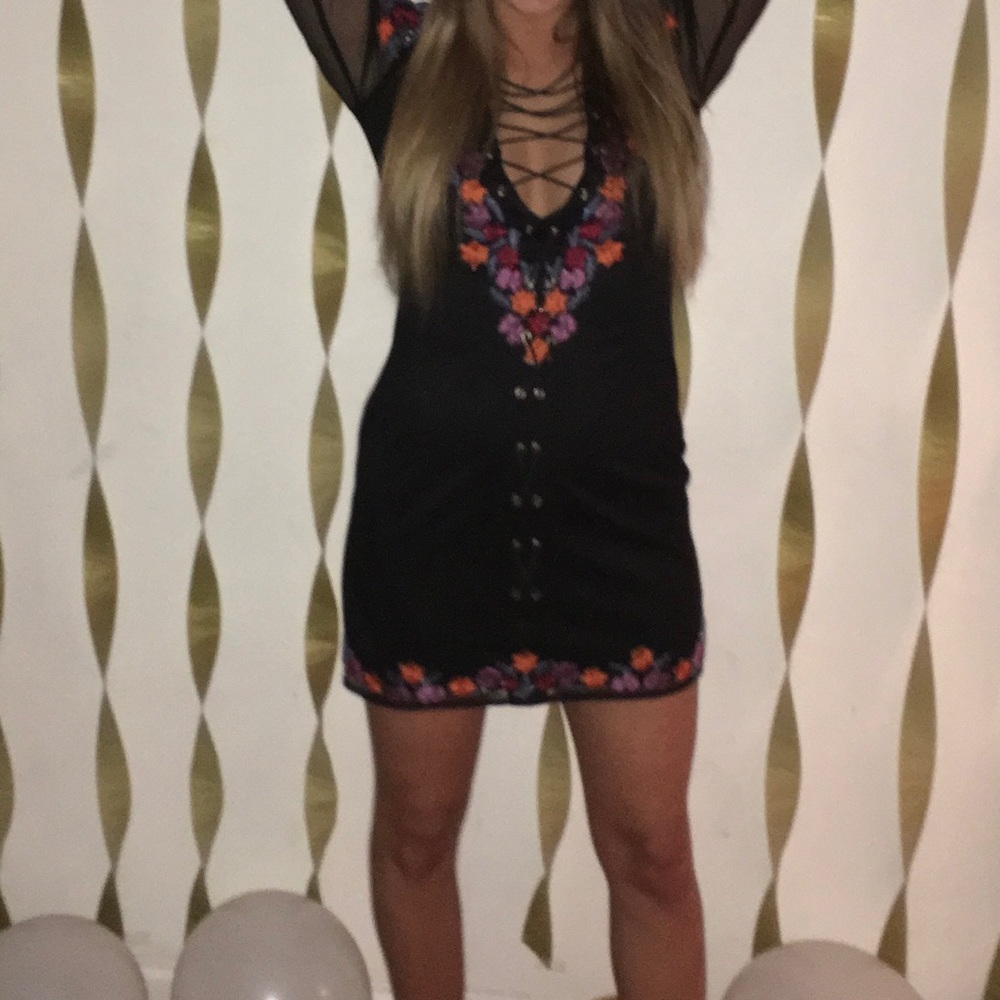 Forever 21 dress! Bought in 2017 and worn twice. - Picture 4 of 4
